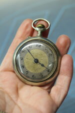 Antiguo reloj de bolsillo Distinguo. Funciona. 50 mm. - Imagen 3