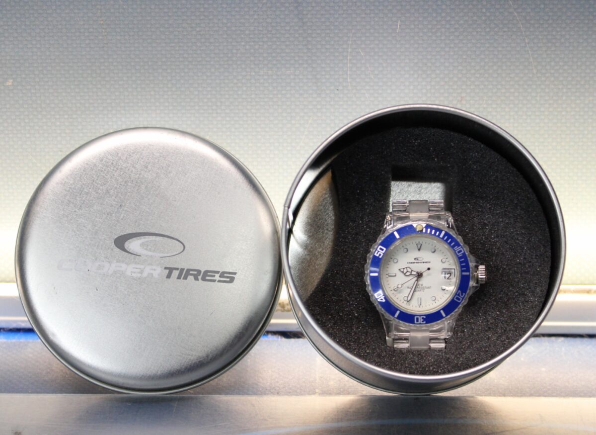 IMG_7528 06. Reloj de pulsera publicidad Cooper Tires. - Imagen 1
