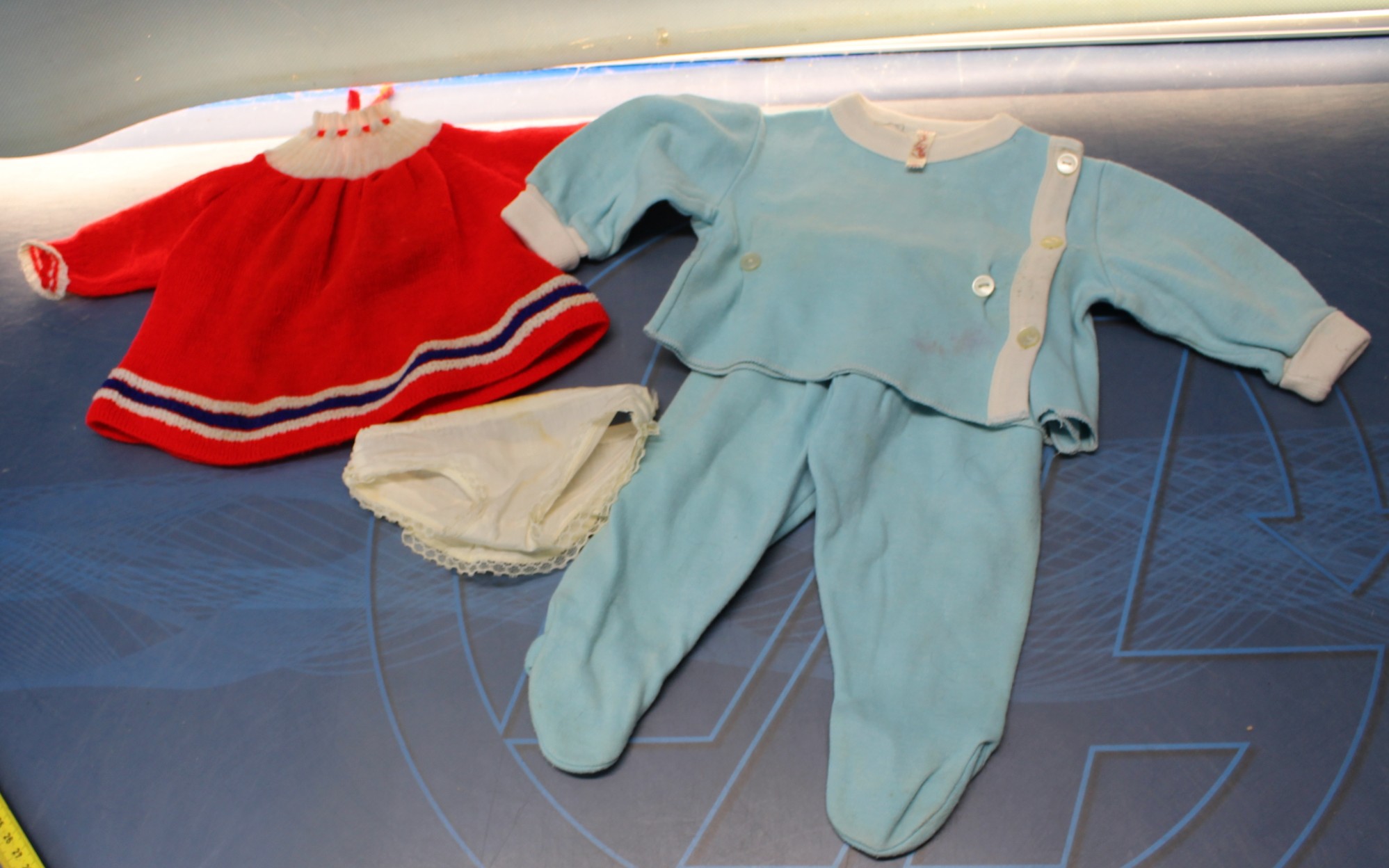 Ropa para muñeca grandota, años 60 – 70.