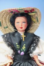 01. Antigua muñeca celuloide traje regional de Niza, Francia. - Imagen 2
