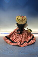 01. Antigua muñeca celuloide traje regional de Niza, Francia. - Imagen 5