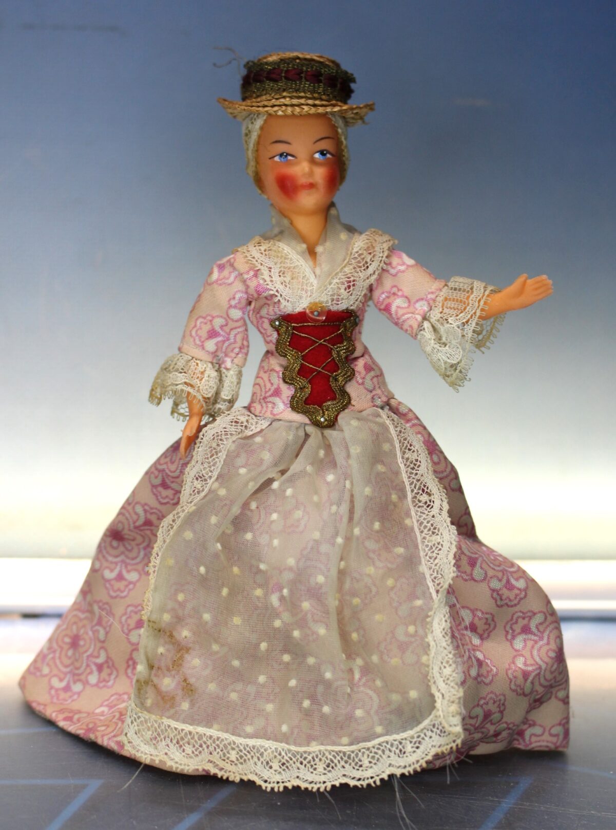 IMG_7781 02. Antigua muñeca celuloide traje regional. - Imagen 1