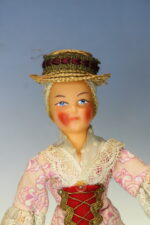 02. Antigua muñeca celuloide traje regional. - Imagen 2