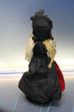 04. Antigua muñeca celuloide o plástico traje regional de Suiza. - Imagen 10