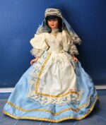 07. Antigua muñeca traje regional de Genova, Italia.