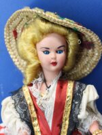 08. Antigua muñeca traje regional de Monaco. Ojos durmientes. Años 50. - Imagen 2