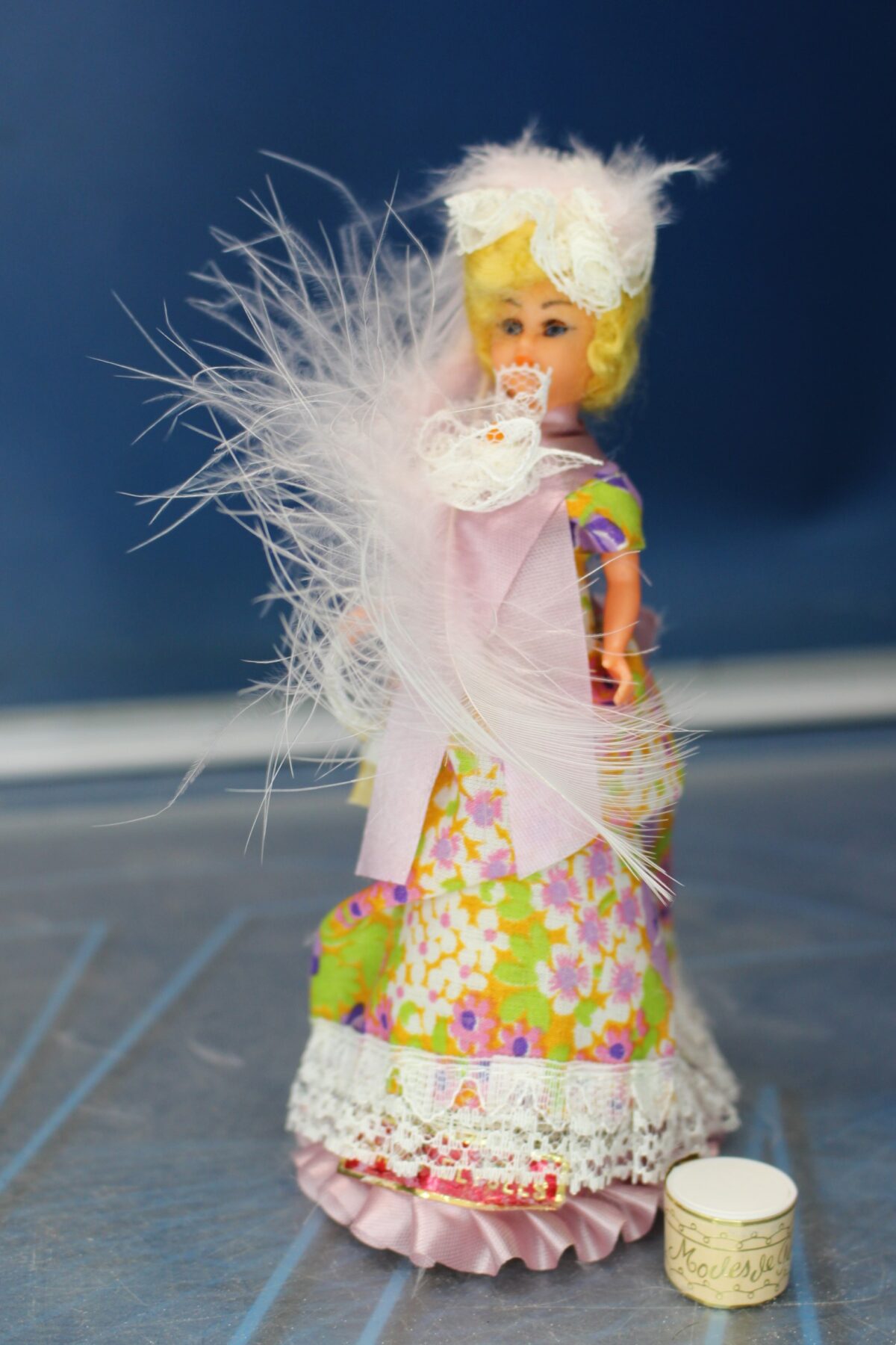 IMG_7850 10. Antigua muñeca recuerdo de París, Campos Elíseos. - Imagen 1