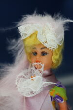 10. Antigua muñeca recuerdo de París, Campos Elíseos. - Imagen 7