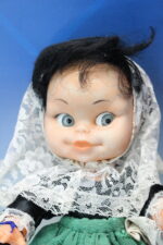 13. Antigua muñeca española traje regional de Valencia. Años 60. - Imagen 2