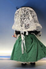 13. Antigua muñeca española traje regional de Valencia. Años 60. - Imagen 6