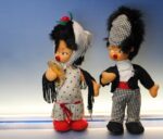 14. Pareja de antiguas muñecas de fieltro traje regional de Madrid. Chulapos. Años 60.