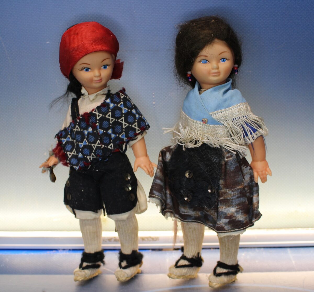 IMG_7911 15. Pareja de antiguas muñecas con traje regional maño. Años 60. - Imagen 1