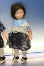 15. Pareja de antiguas muñecas con traje regional maño. Años 60. - Imagen 7