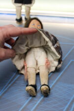 15. Pareja de antiguas muñecas con traje regional maño. Años 60. - Imagen 3