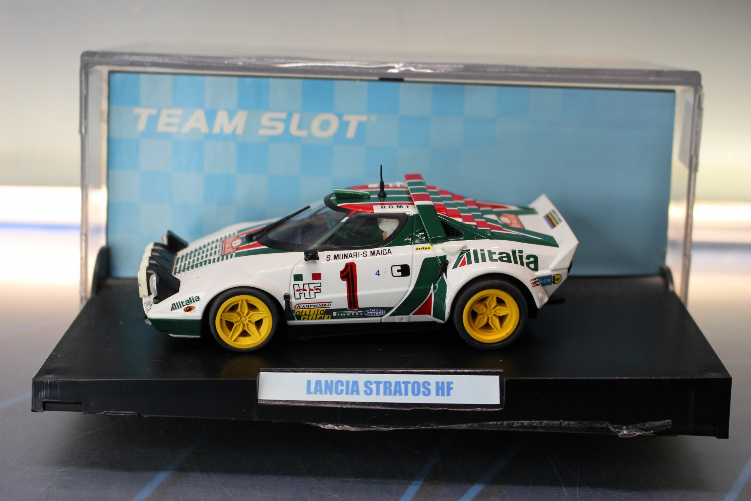Lancia Stratos HF “Alitalia”. Munari – Maiga. Coche rally Team Slot Edición limitada.