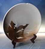 Preciosa fuente de cerámica artística firmada Serra. - Imagen 7