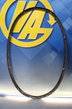 2 marcos ovalados grandes de metal plateado repujado. - Imagen 6