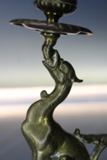 Candelabro de quimera, dragón en bronce o latón. Estilo victoriano. - Imagen 5