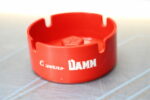 Cenicero vintage Cerveza Damm, Estrella Dorada. Baquelita roja. - Imagen 2