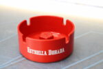 Cenicero vintage Cerveza Damm, Estrella Dorada. Baquelita roja.