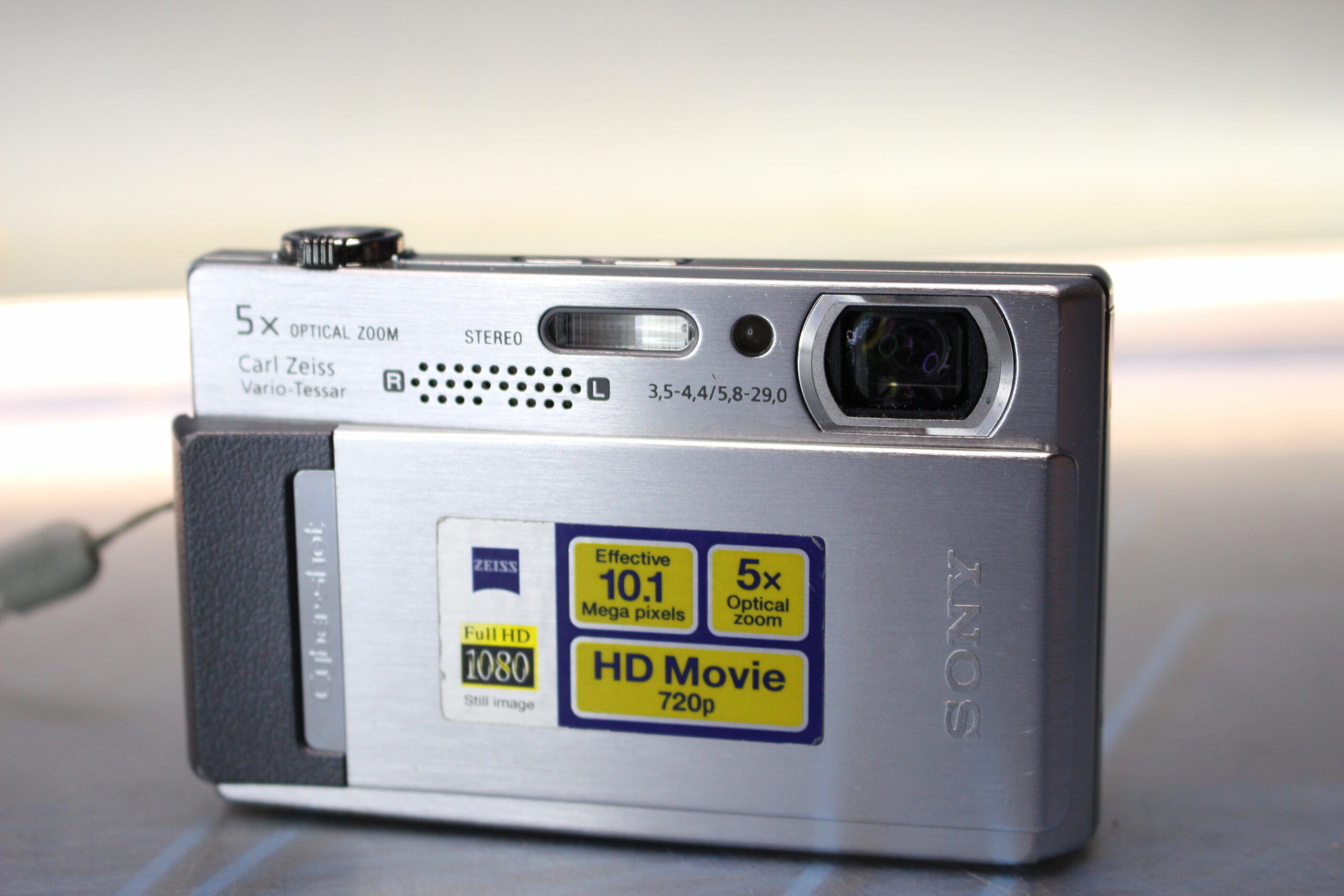 Cámara fotográfica digital compacta Sony Cyber-shot DSC-T500.