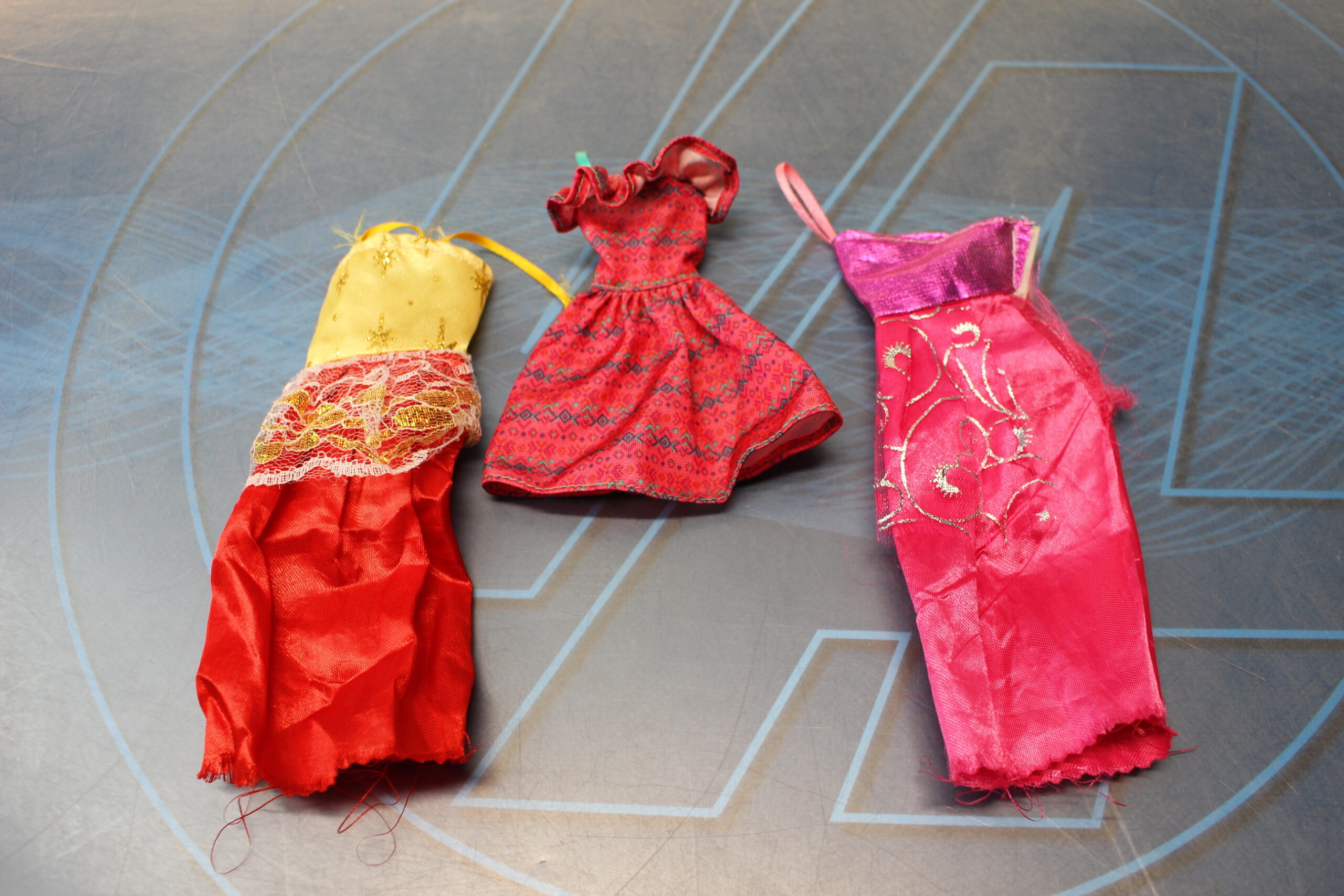 Barbie. 3 vestidos talla Barbie. Mattel. Vintage.