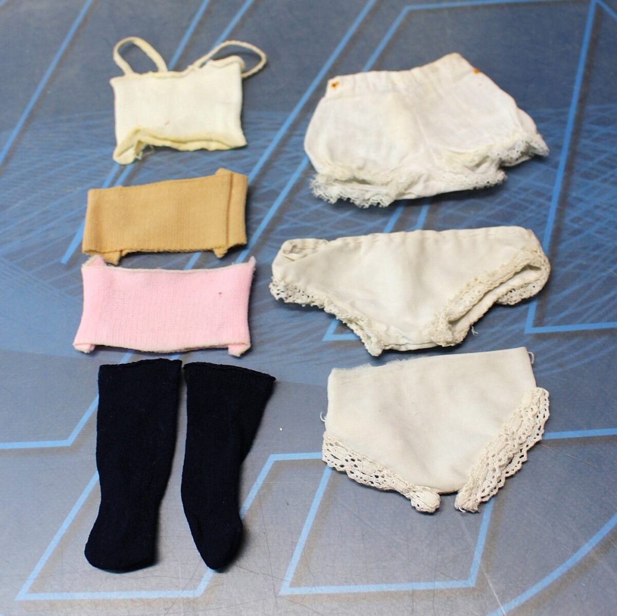 IMG_8631 Famosa Nancy. Bragas, braguitas y un top. Y calcetines azul marino. Años 70, originales. - Imagen 1