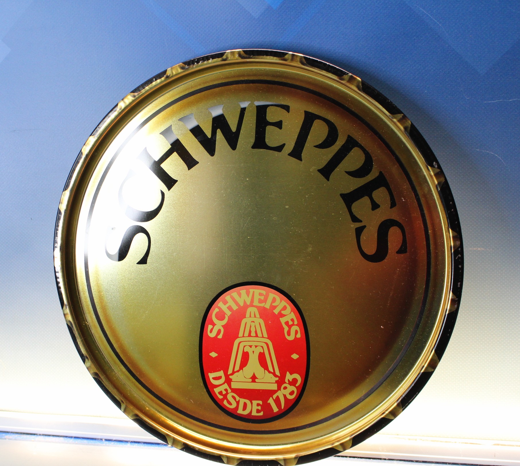 Bandeja circular metálica Schweppes. Vintage.