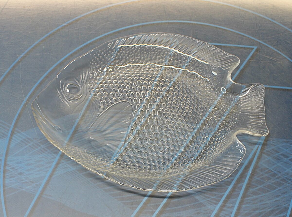 IMG_8688 Bandeja, plato de cristal con forma de pez. Arc, France. - Imagen 1