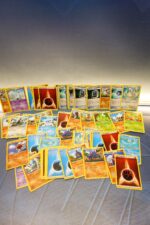 Lote de más de 60 cartas Pokémon variadas