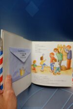 Cuento infantil en japonés el viaje mundial del conejo Félix - Imagen 8