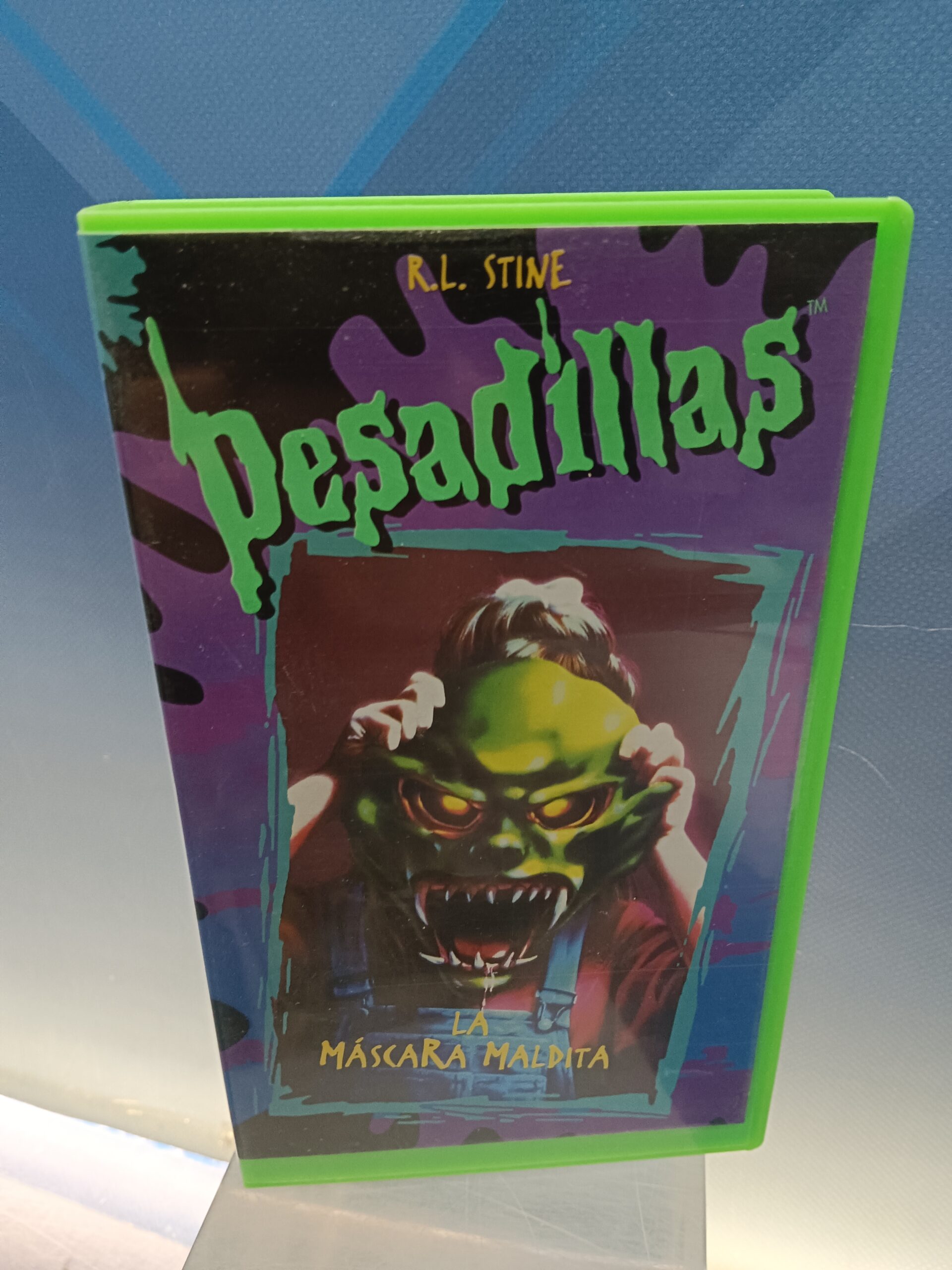 VHS ORIGINAL + FOLLETO - PESADILLAS LA MASCARA MALDITA - R.L. STINE , en perfecto estado