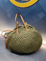 Bolso redondo poliéster de color verde en perfecto estado - Imagen 2