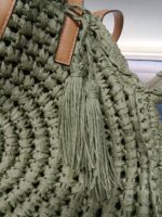 Bolso redondo poliéster de color verde en perfecto estado - Imagen 6