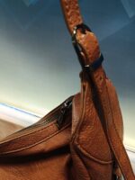 Bolso de mano, piel ,color marrón, 40x30x13 cm - Imagen 2