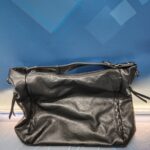 Bolso de piel negro usado pero en perfecto estado