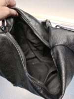 Bolso de piel negro usado pero en perfecto estado - Imagen 5