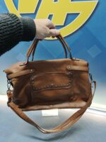 Bolso de piel marrón en perfecto estado sin taras - Imagen 4