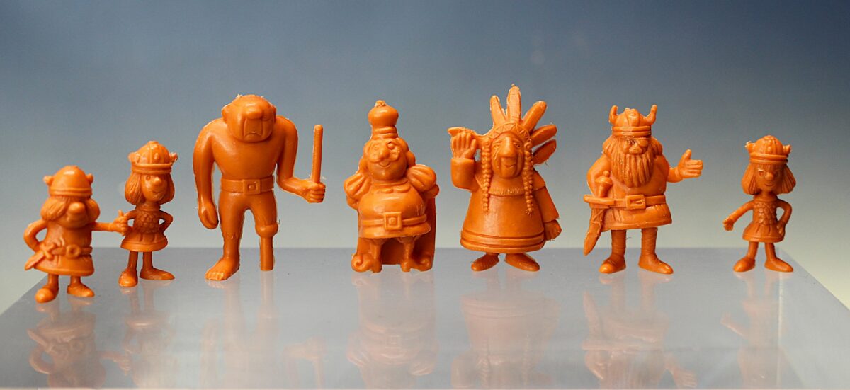 IMG_8786 Vickie el vikingo. Tito – Dunkin. 7 Figuras de PVC. Naranja. - Imagen 1