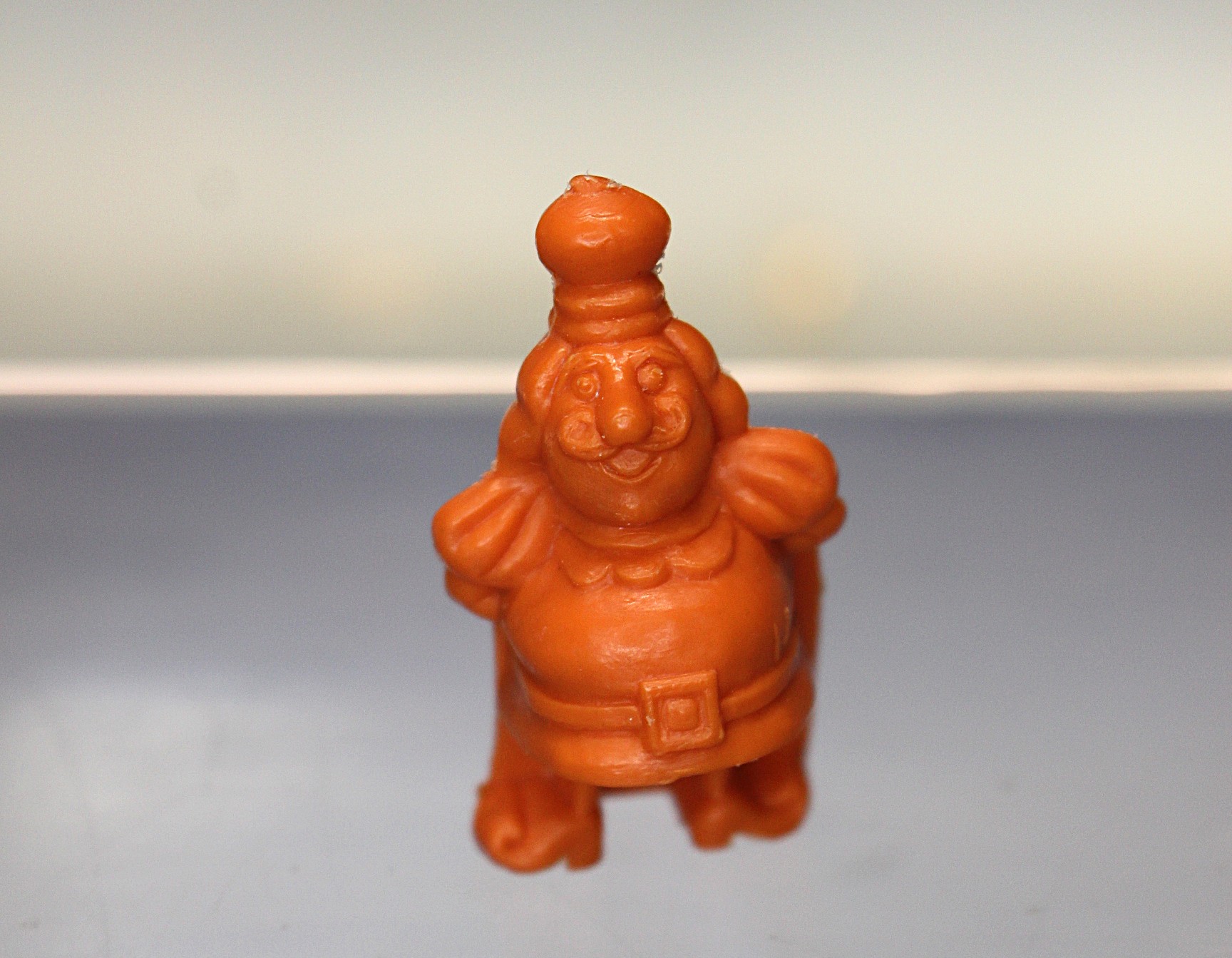 El rey, Vickie el vikingo. Tito – Dunkin. Figura de PVC. Naranja.