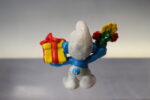 Los Pitufos: Pitufo Regalo. Figura de PVC. Sin marca, bootleg, vintage. - Imagen 2
