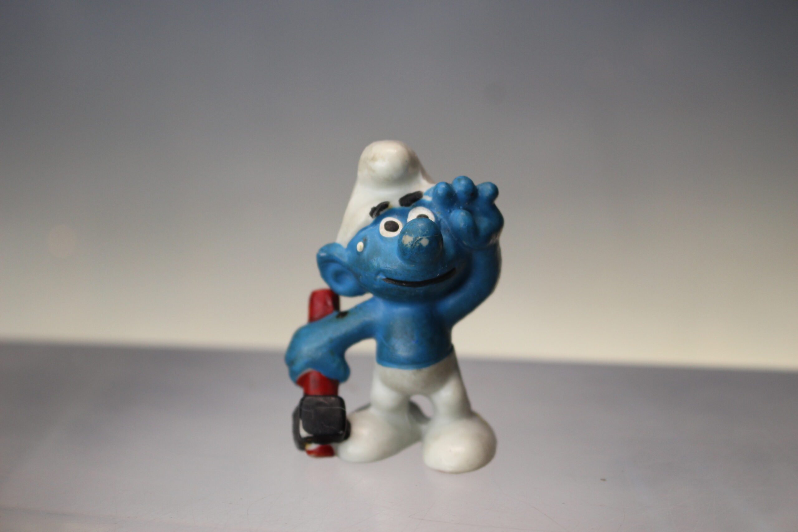 Los Pitufos: Pitufo Herrero o Martillo o Mazo. Figura de PVC. Sin marca, bootleg, vintage.