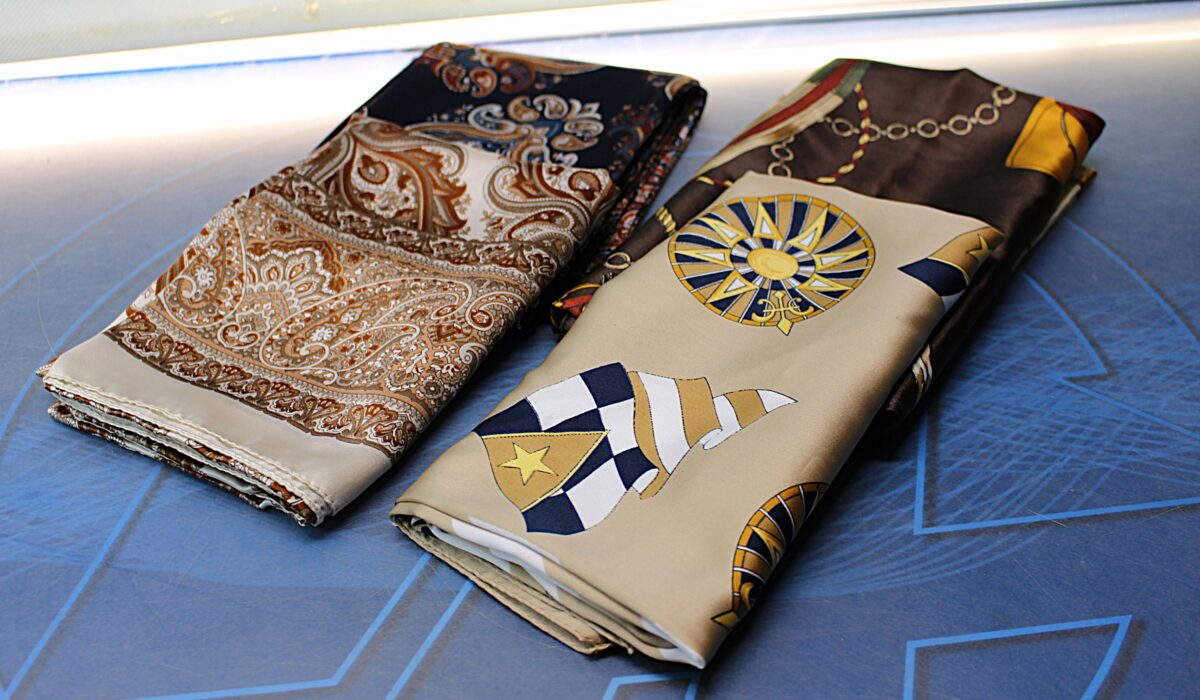 IMG_9183 4 Pañuelos o fulares de Guy St Honoré. - Imagen 1