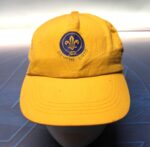 Gorra amarilla Boy Scouts, emblema flor de lis y el lema "Siempre Listo". Vintage.