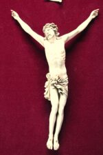 Gran escultura de Cristo crucificado en marfil estilo barroco. - Imagen 9