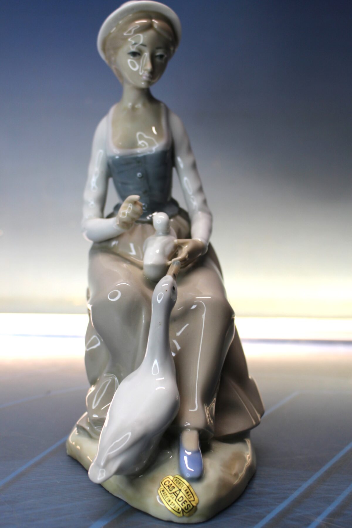 IMG_9670 Aleccionando patos. Figura de porcelana Casades. - Imagen 1