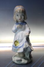 Niña. Figura de porcelana Sanbo. Vintage.