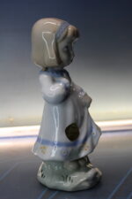 Niña. Figura de porcelana Sanbo. Vintage. - Imagen 2