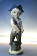 Niña pirata. Figura de porcelana Casades. Vintage.