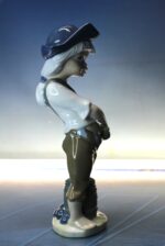 Niña pirata. Figura de porcelana Casades. Vintage. - Imagen 2